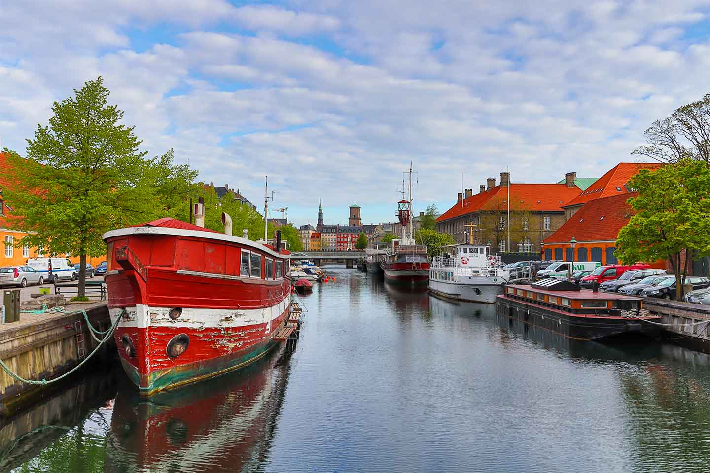 Frd Holms Kanal Af Helle Christensen