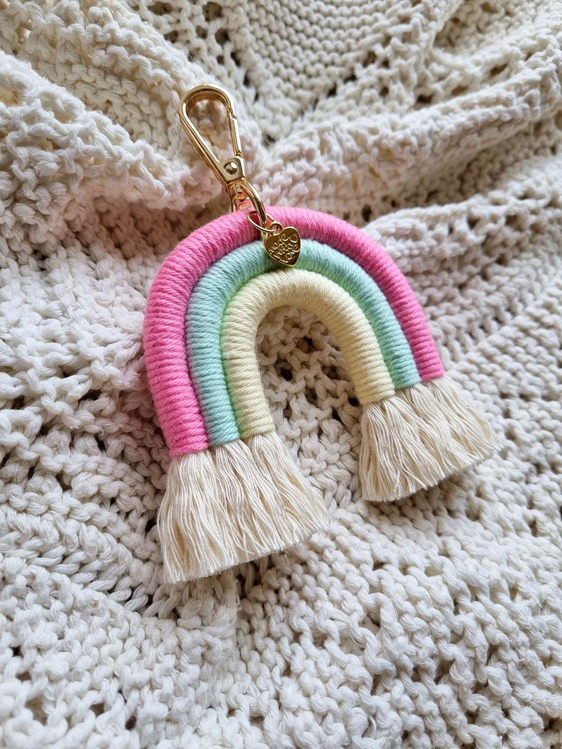 Regnbue Nøglering Macrame Pink Turkis Gul