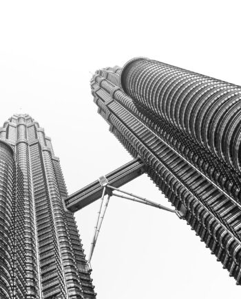 Skyscrapers Reaching High Af Rasmus Gundorff Sæderup
