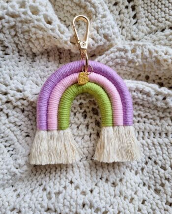 Macrame Regnbue Nøglering Lilla Pink Grøn