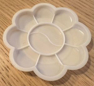 Maletilbeh 195 184   Paint Mixing Palette: Small  8cm  10 Holes  Quot Flower   Blomster Quot  Plastpalette