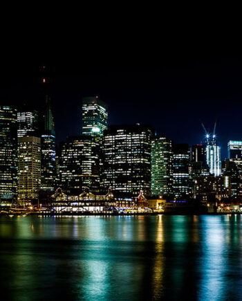 Manhattan Skyline By Night Af Per Sørensen