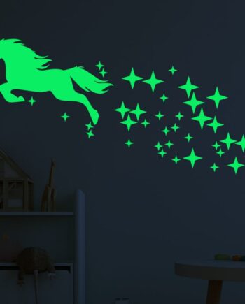Selvlysende Wallsticker Med En Flyvende Enhjørning Omgivet Af Stjerner  Grøn